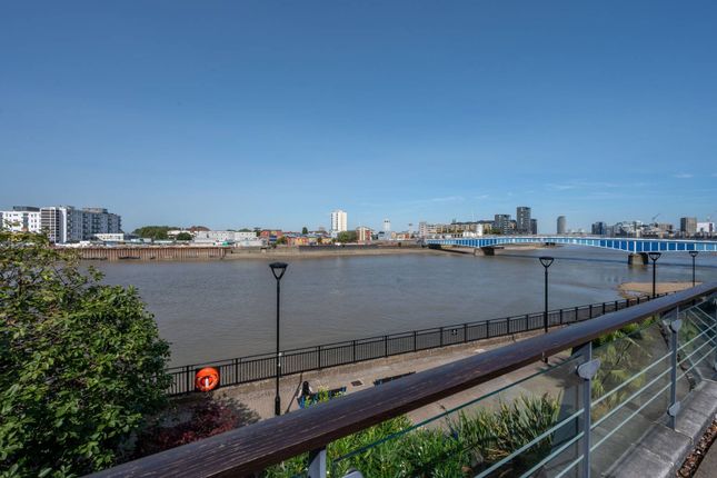 Thumbnail Flat for sale in Smugglers Way, Wandsworth, London