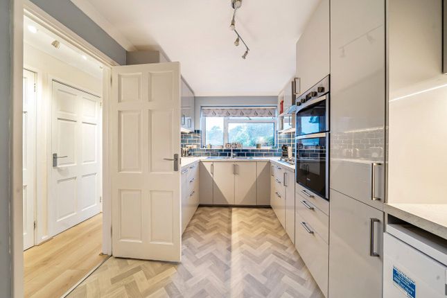 16, Alder Road, Hampshire photo 4