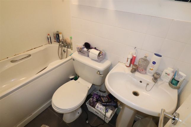 252, Frobisher Road, Erith photo 4