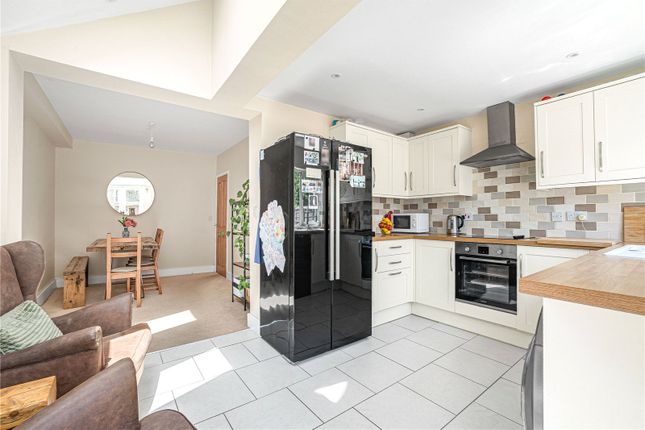 74, Howard Street, Oxfordshire photo 3