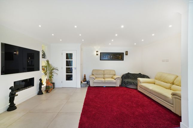 3, Bulmer Gardens, Middlesex photo 4
