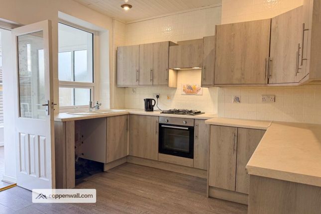 107, Burnley Rd, Bacup photo 3
