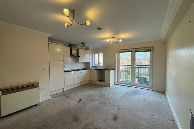 Flat for sale in Hoxton Close, Ashford, Kent
