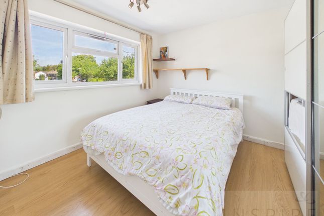 206 Ashdown Drive, Crawley photo 3