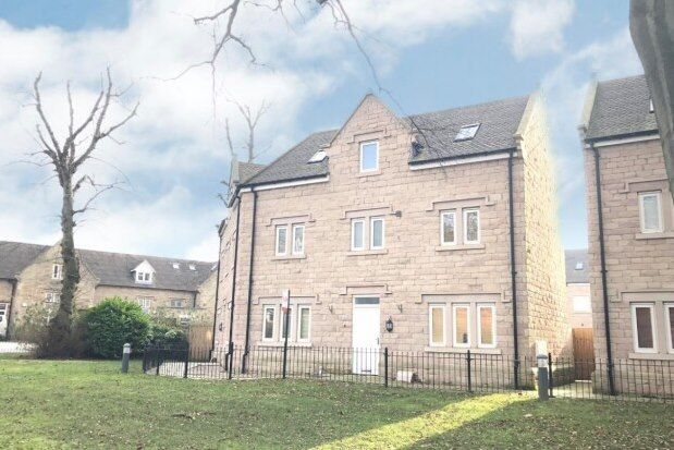 4 bed town house to rent in West Park Drive, Macclesfield SK10