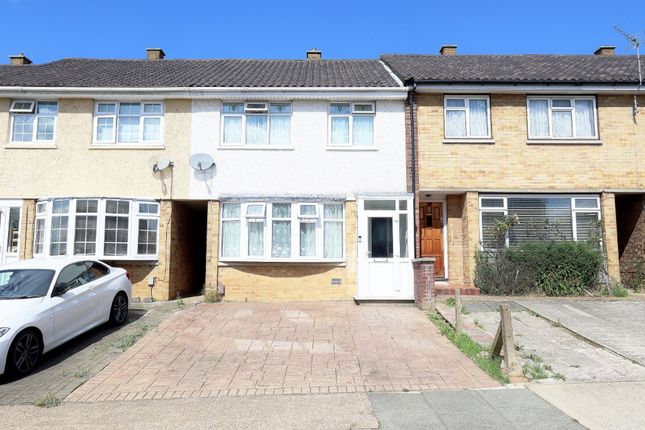 Thumbnail Terraced house to rent in Highfield Road, Essex