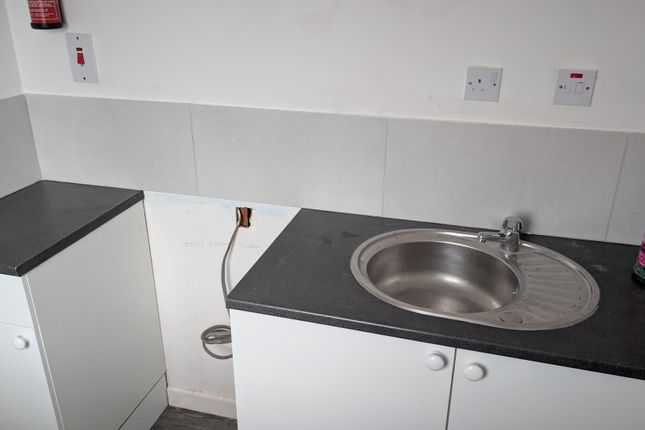 10, Mayfair Close, Liverpool photo 4