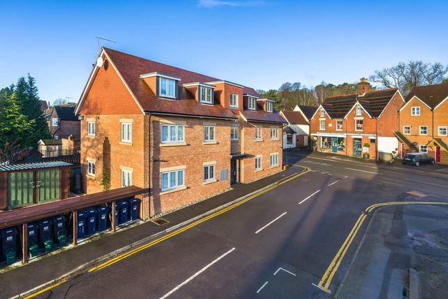Thumbnail Flat to rent in Lion Mead, Haslemere