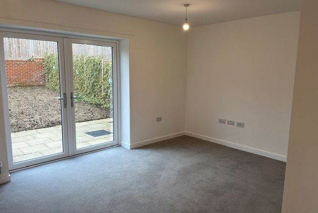 78 Ockford Ridge, Godalming photo 4