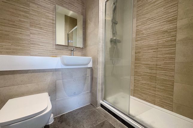 37A, Swindon photo 4