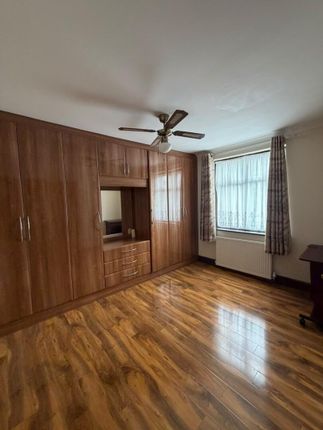 111, Salisbury Avenue, Barking photo 4
