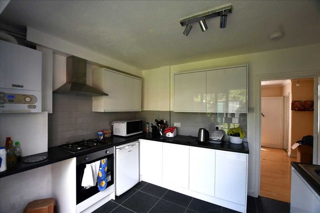 82, Brookfield Road, London photo 3