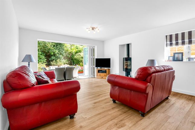 23, Mardley Avenue, Welwyn photo 3