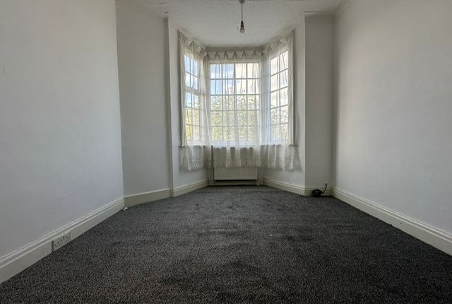3 DUNSTABLE COURT, DUNSTABLE ROAD, LUTON photo 3