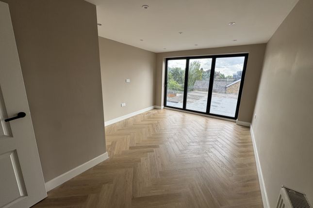 Flat 2 - 3 Bed - Finchley High Road