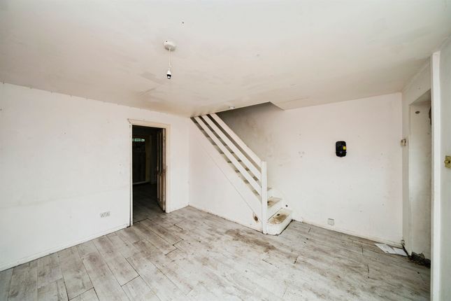 9, Selbourne Close, Wirral photo 4