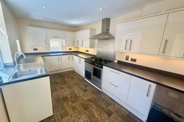 208, Prospect Road, Scarborough photo 3