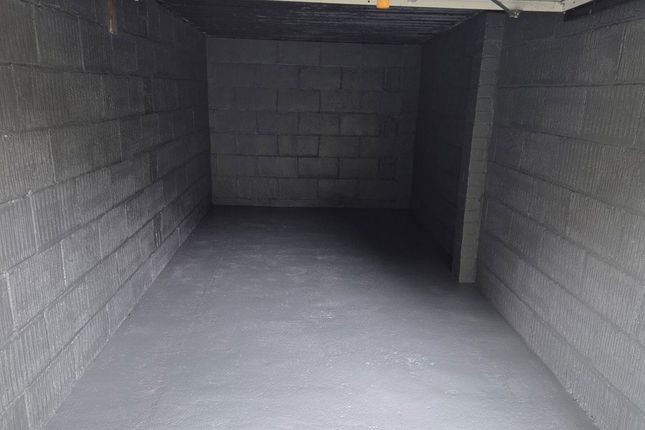 Garage 32,, Westbourne Gardens, Glasgow photo 4