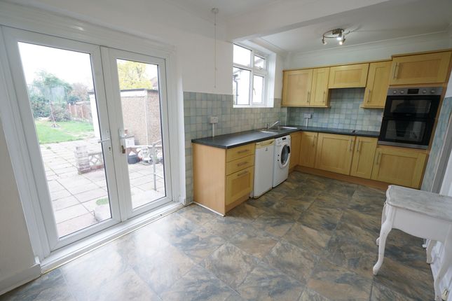 173 Heathview Road, Grays photo 5