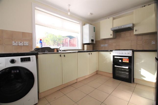 3-bed house on Oakdene Road, Uxbridge, £1,850/mo