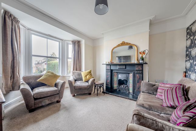 16 Hollins Lane, Harrogate photo 4