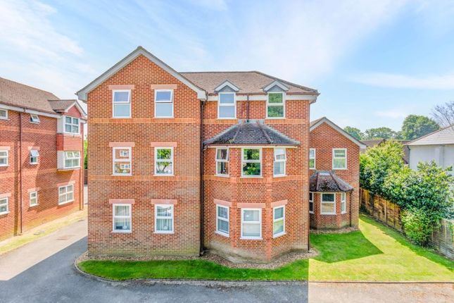 1-bed flat on 14 Findon Court, Spinney Hill, Row Town, £200,000