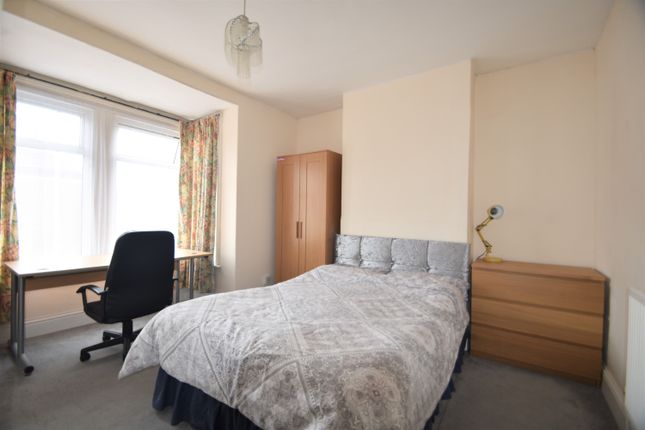 Thumbnail Property to rent in Winter Road, Southsea, Hampshire