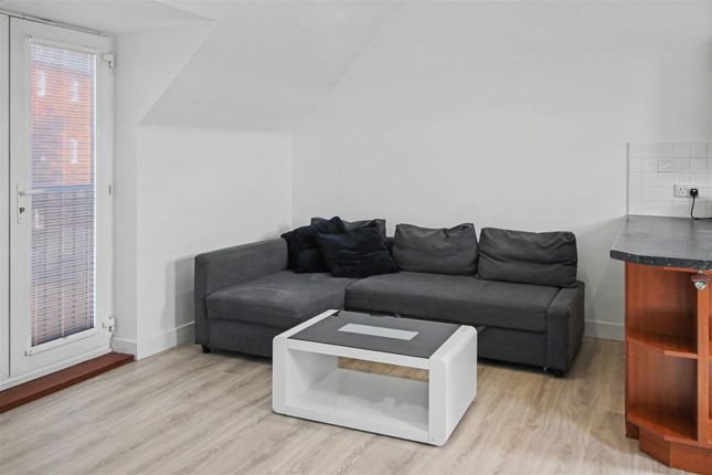 6, Nine Arches Way, Kettering photo 4