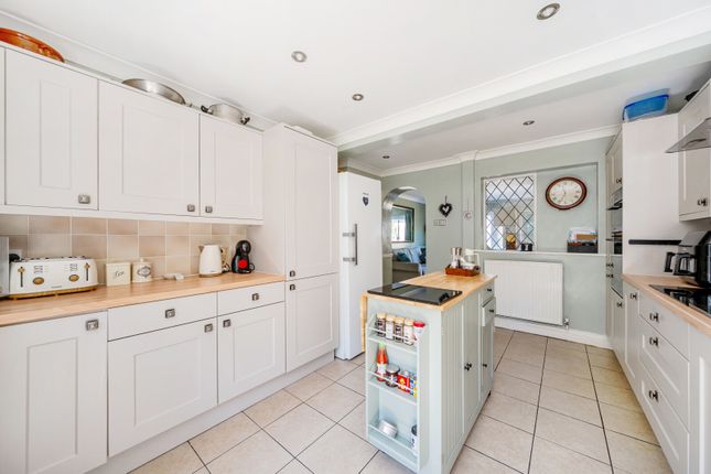Cuttles,, Blackheath Lane, Wonersh photo 4