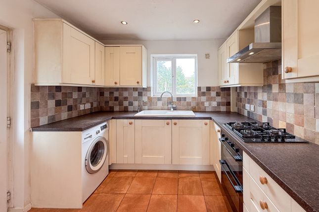 13 Hare Shoots, Maidenhead, Berkshire photo 4
