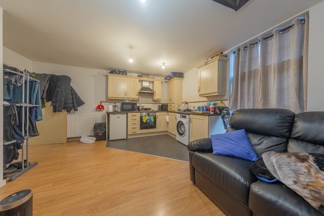 61, Caxton Court, Burton upon Trent photo 3