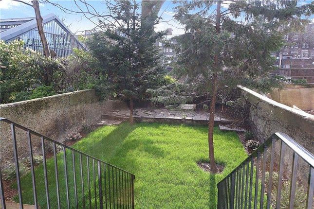 2 bed flat to rent in Trebovir Road, London SW5