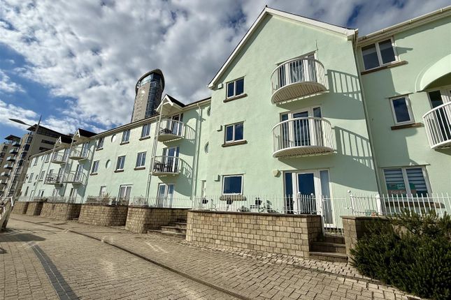 2-bed flat on Camona Drive, Swansea, £270,000