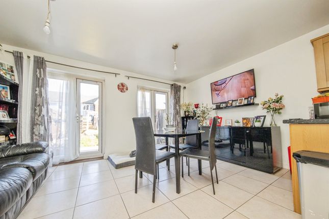78, Jovian Way, Ipswich photo 2
