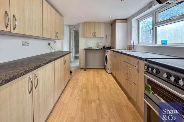 35, Heath Road, Hounslow photo 2