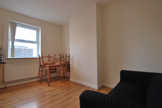 Thumbnail Flat to rent in Clifton Street, Cardiff