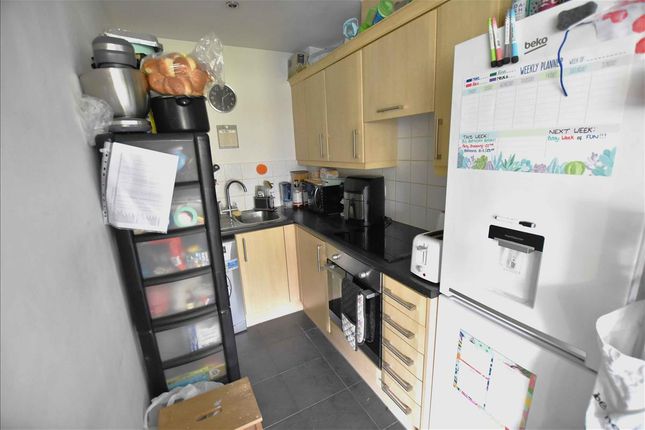 252, Wooldridge Close, Feltham photo 4