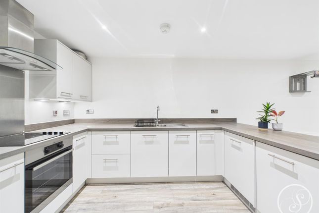 58, Barrington Way, Leeds photo 2