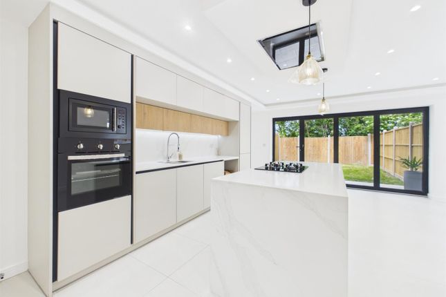 44a, Berkeley Close, Ruislip photo 3