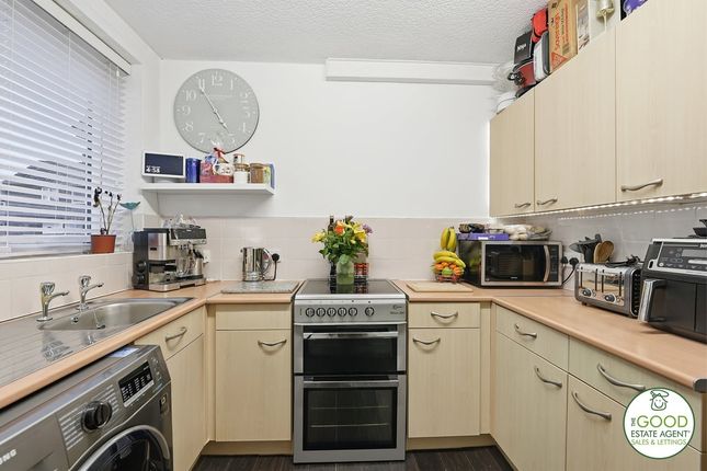 16, Helsby Way, Wilmslow photo 2