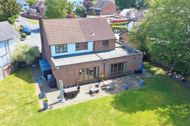 5, Orchard Close, Borehamwood photo 4