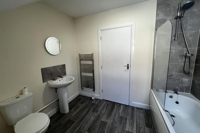 Flat 2, 9 Queen Street, Louth photo 4