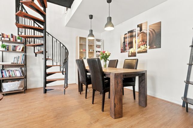 Flat 18, London photo 4
