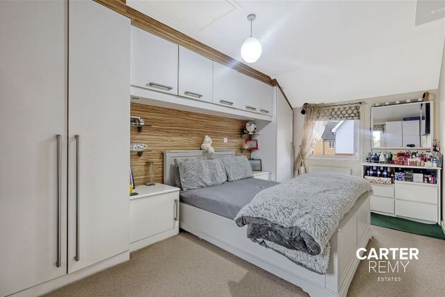 End terrace house for sale in Grangewick Road, Grays