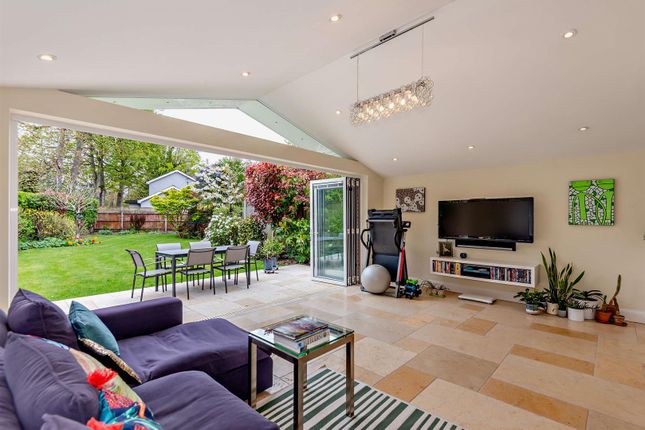 16, Barnway, Englefield Green photo 3