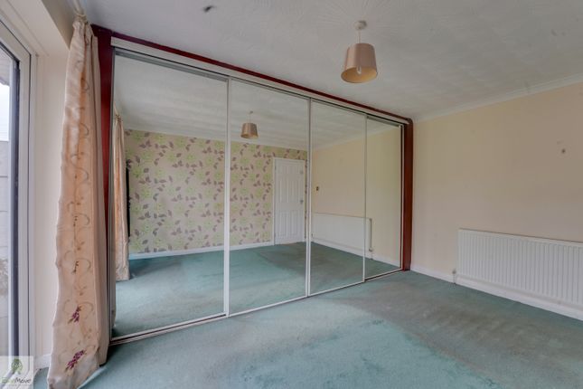 8, Barn Close, Stafford photo 3