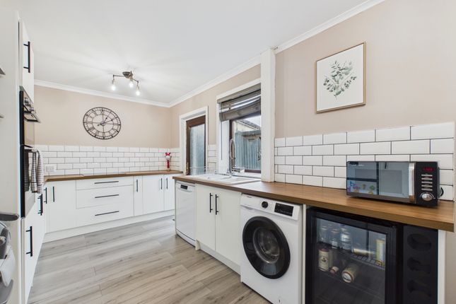 54, Third Avenue, Alexandria, West Dunbartonshire photo 4