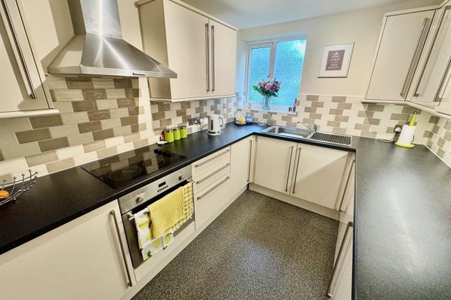 Flat 11, Headland View, Filey Road, Scarborough photo 2
