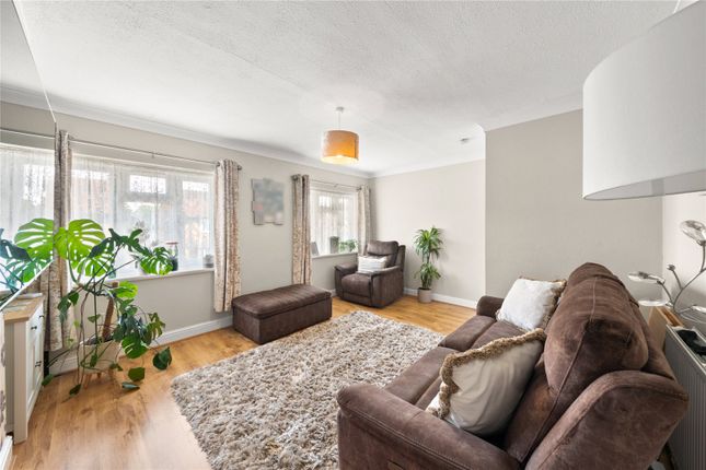86, Ash Grove, Uxbridge photo 2