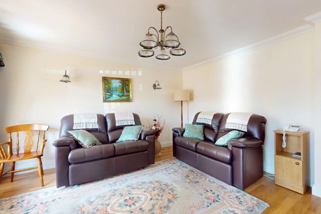 5, Tudor Close, Gravesend photo 3